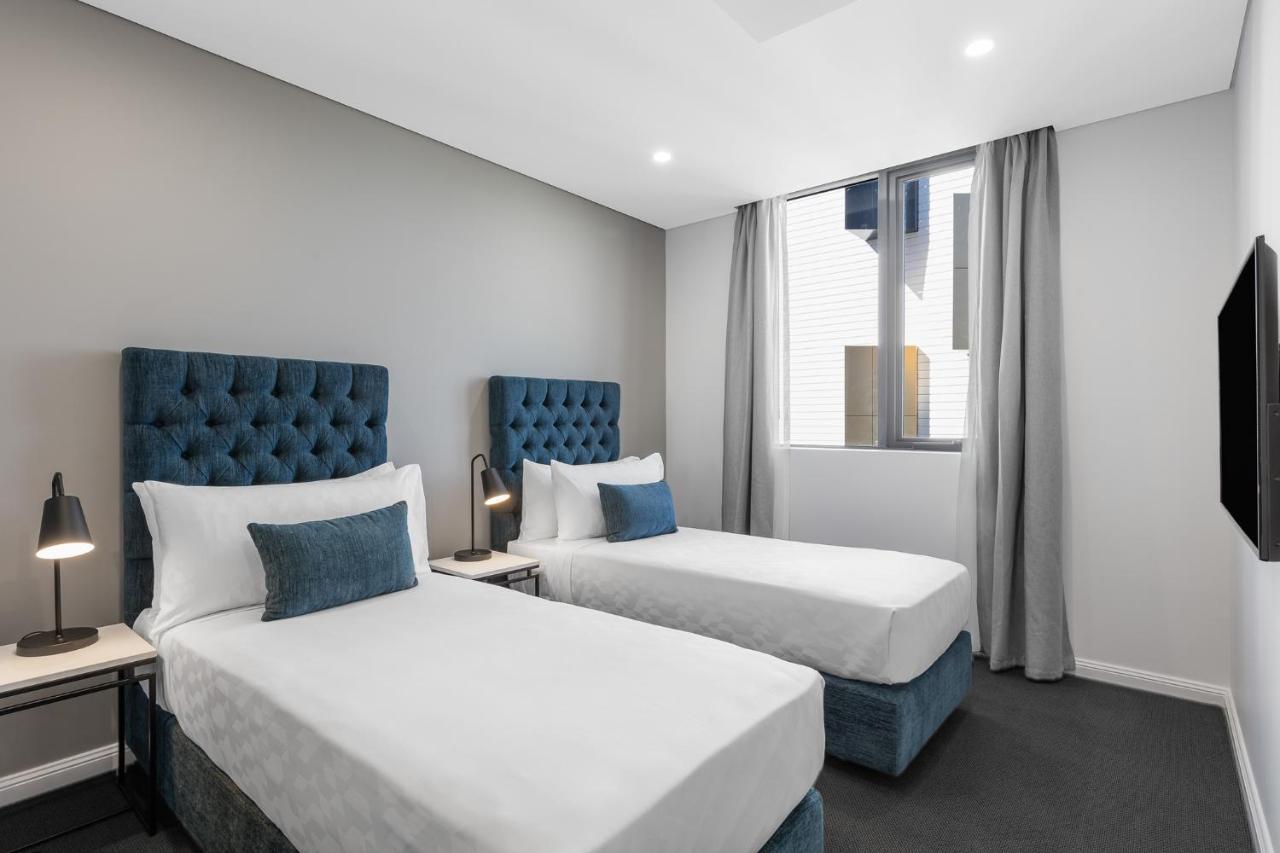 Meriton Suites Coward Street, Mascot Sydney Eksteriør billede A bedroom at the hotel