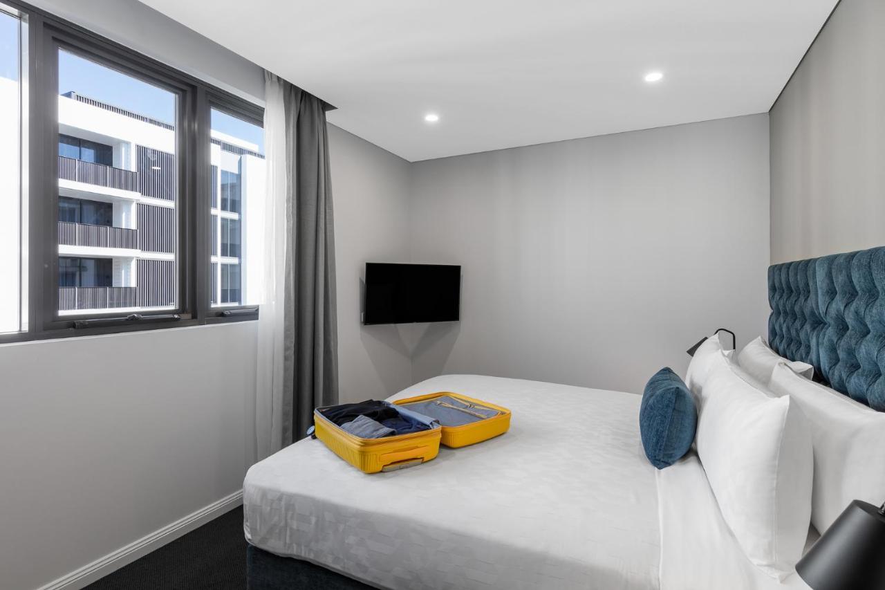Meriton Suites Coward Street, Mascot Sydney Eksteriør billede A bedroom at the hotel